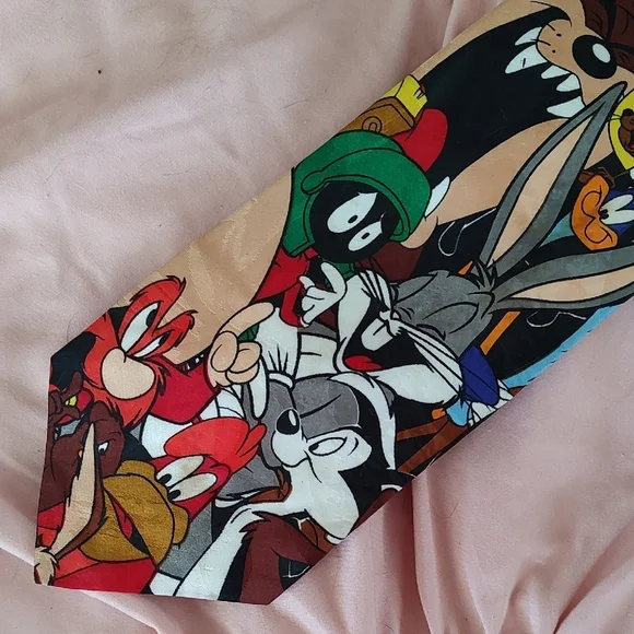 Looney Tunes Mania Vintage Silk Tie with ALL Characters 4" Circa 1996 RARE FIND - Picture 1 of 6